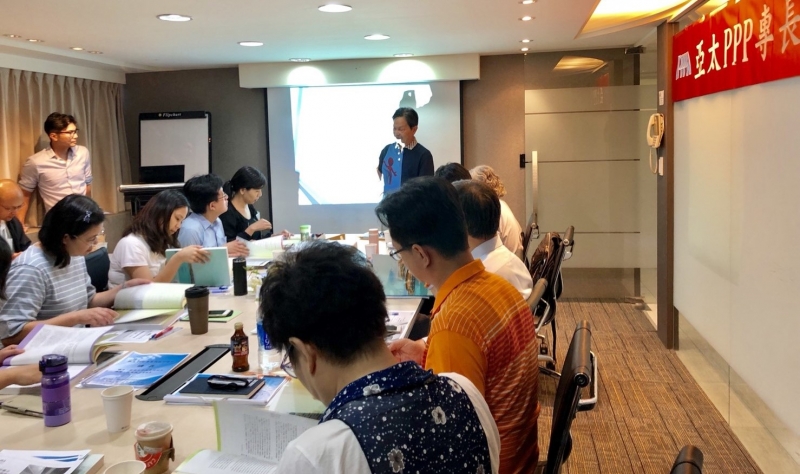 **福清營造公司-江正治董事長,講授「興建階段履約管理」